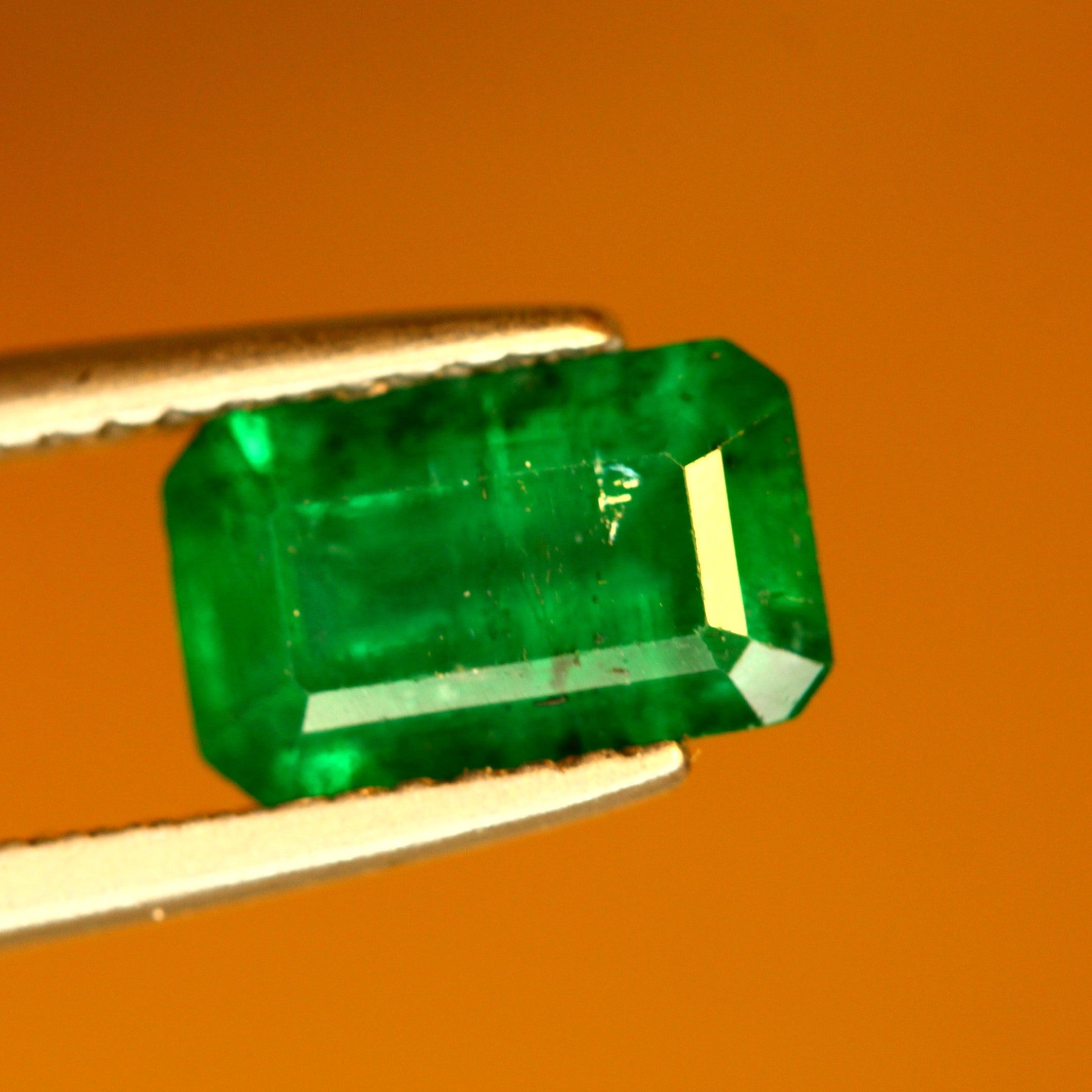 1.4 carats Natural Vivid Green Loose Emerald Stone from Swat