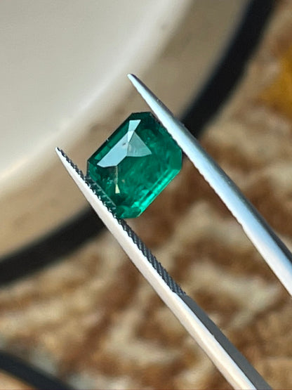 2 carat Swat Emerald Stone for Jewelry Settings