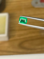 0.70 carats Best Vivid Green Emerald Stone
