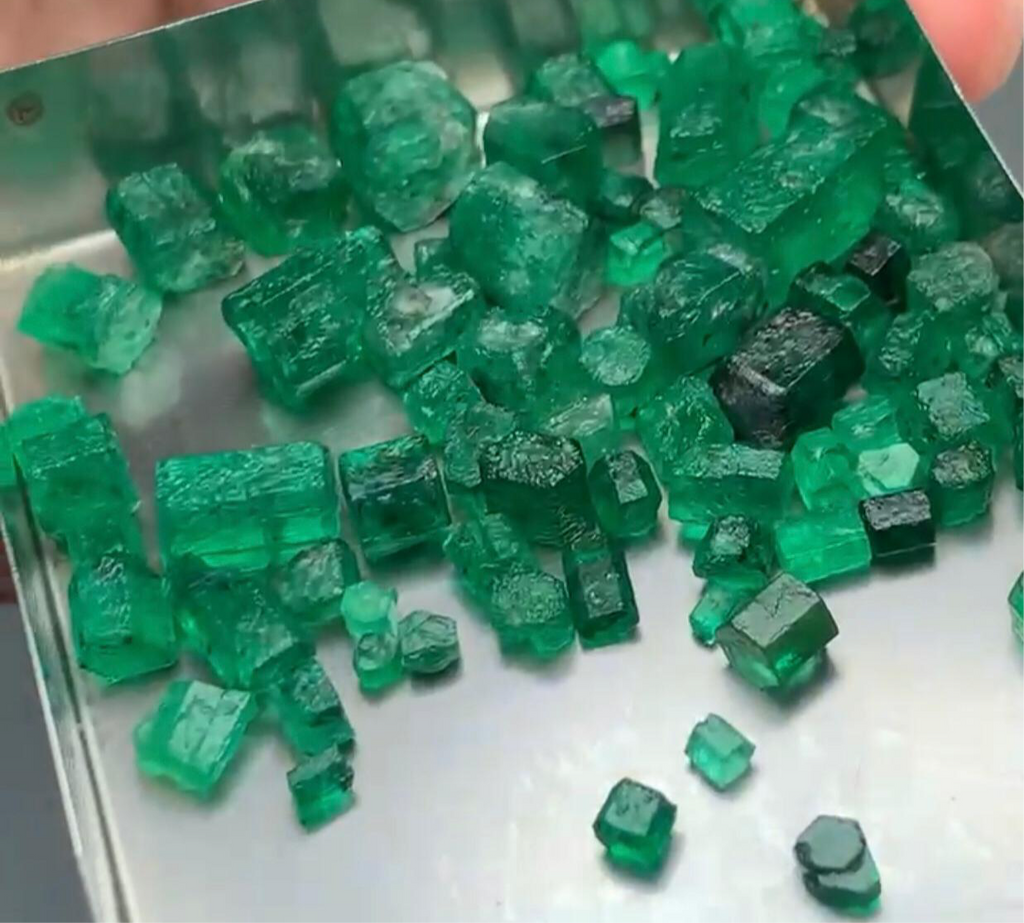 100 Carat Rough Emerald Gemstone Wholesale Deal