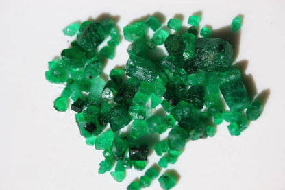 26 carats Natural Vivid Green Emeralds Rough Stones