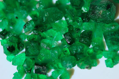 26 carats Natural Vivid Green Emeralds Rough Stones
