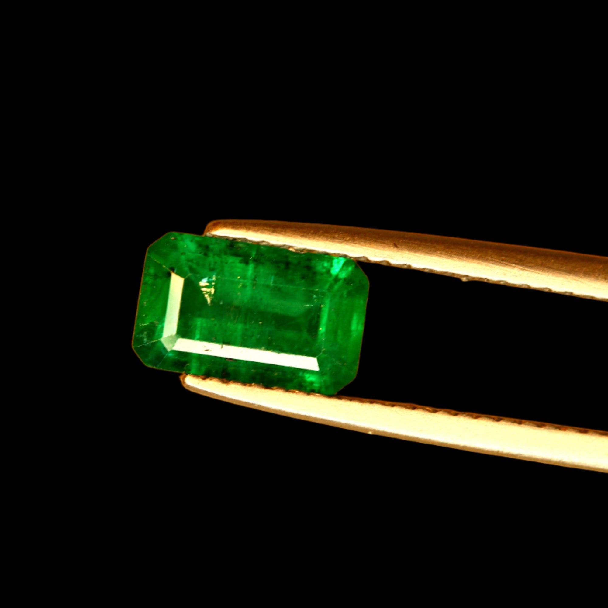 1.4 carats Natural Vivid Green Loose Emerald Stone from Swat