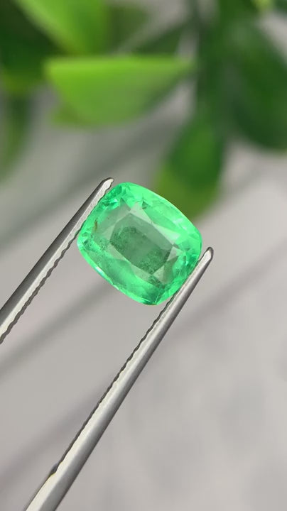 Certified  2.6 Carats Natural Panjshir Emerald