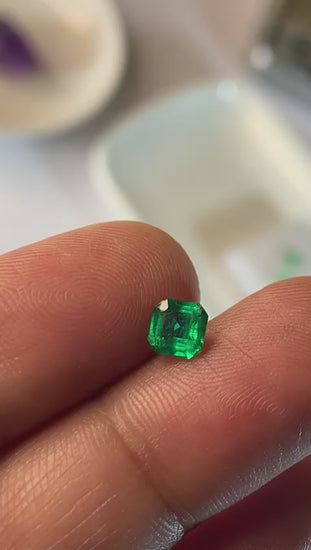 0.50 ct Natural Vivid Green Emerald Loose Stone for Sale